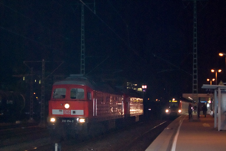 232 254 und 232 903 bei km 15,6 (November 2012)