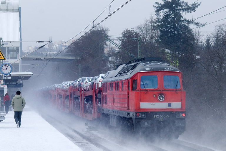 232 535 mit EK 56180 bei km 14,2 (Februar 2012)