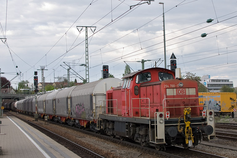 294 788 mit EK 56166 bei km 15,4 (Mai 2012)