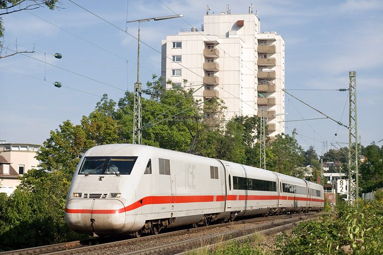402 009/808 009 mit LPF-T 94455 bei km 8,2 (August 2012)