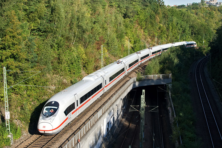 Baureihe 407 (Tz 4709) als LPFT-W 92310 bei km 13,8 (September 2012)