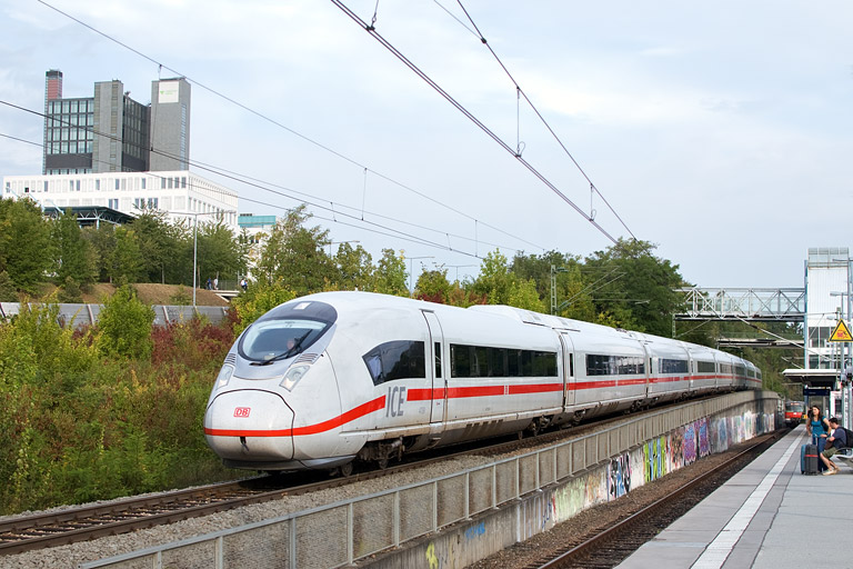 Baureihe 407 (Tz 4709) als LPFT-W 94010 bei km 14,2 (September 2012)