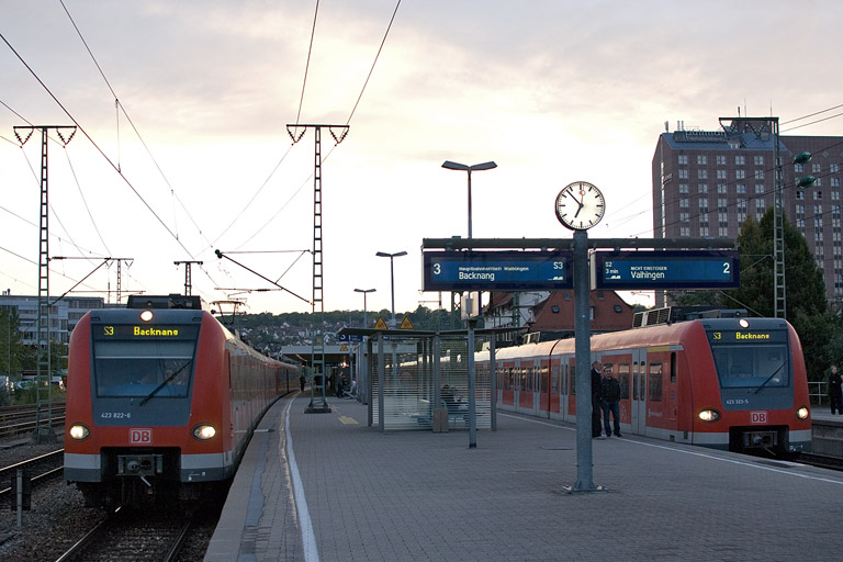 Baureihe 423 als S3 bei km 15,6 (Oktober 2012)
