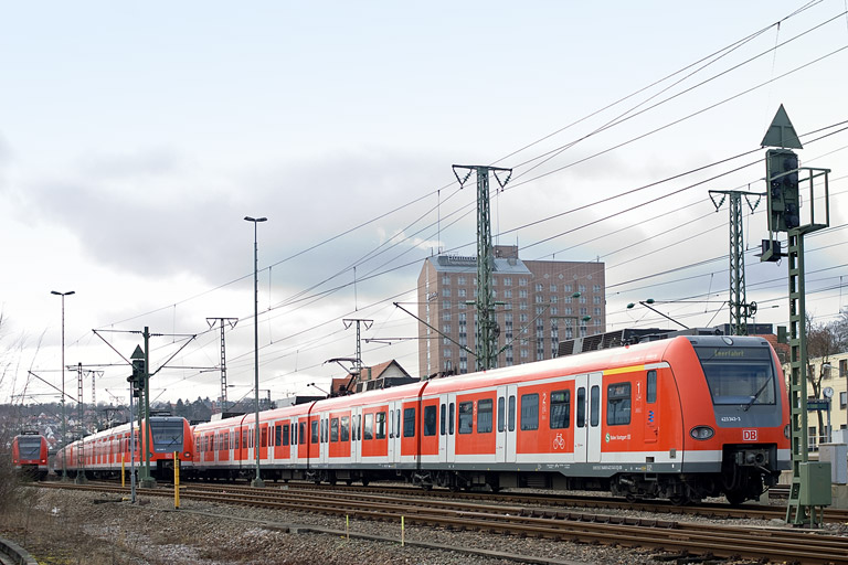 Baureihe 423 im Güterbahnhof Stuttgart-Vaihingen (Januar 2012)