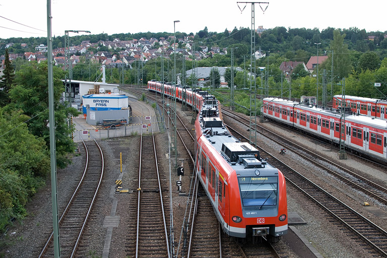 Baureihe 423 im Güterbahnhof Stuttgart-Vaihingen (Juli 2012)