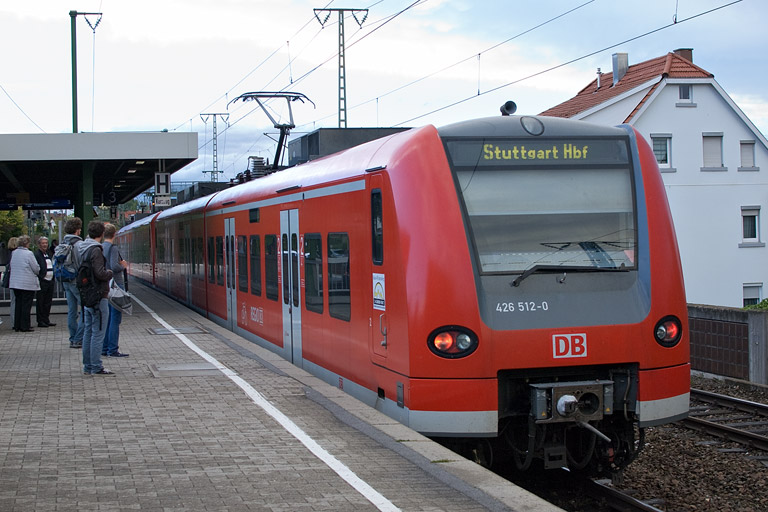 426 512 als RE 19094 bei km 16,8 (September 2012)
