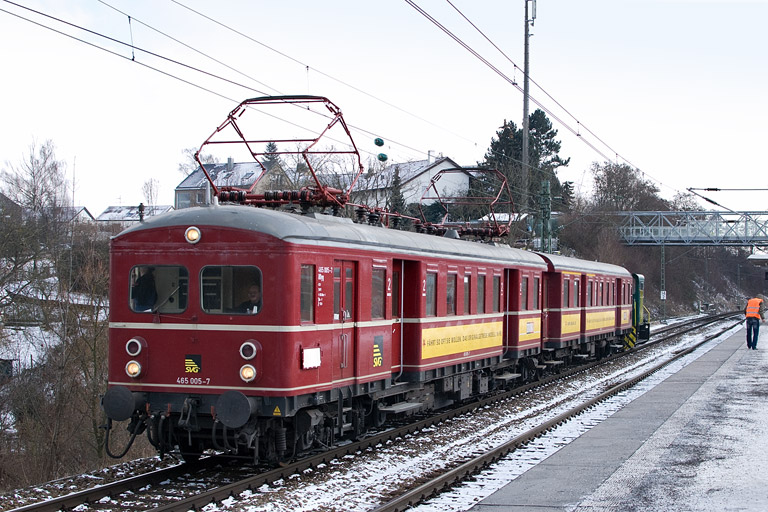 465 005/865 811 bei km 14,2 (Februar 2012)