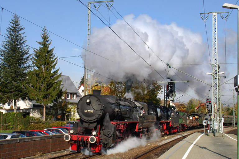 52 7596, 50 3636 und Lok 16 in Stuttgart-Rohr (Oktober 2012)