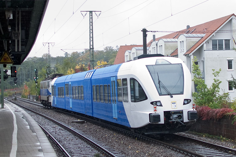 EGP-Lok (ex-DR 142 126) bei km 16,8 (Oktober 2012)
