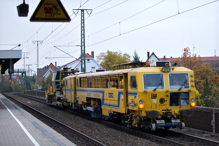 Gleisbauzug mit Unimat 09-32/4S bei km 16,8 (Oktober 2012)