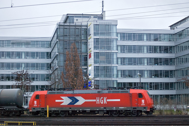 HGK 185 585 bei km 15,8 (Januar 2012)