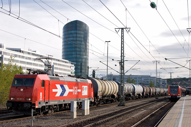 HGK 185 587 bei km 15,4 (Mai 2012)