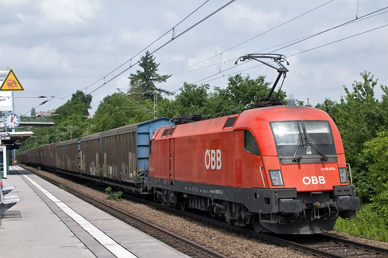 &Ouml;BB 116 073 mit GA 60080 bei km 14,2 (Juli 2012)