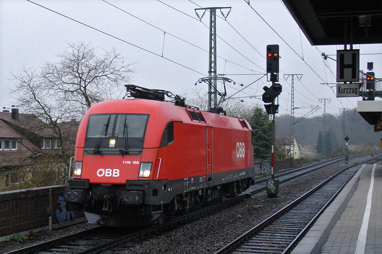 &Ouml;BB 1116 186 bei km 16,8 (April 2012)
