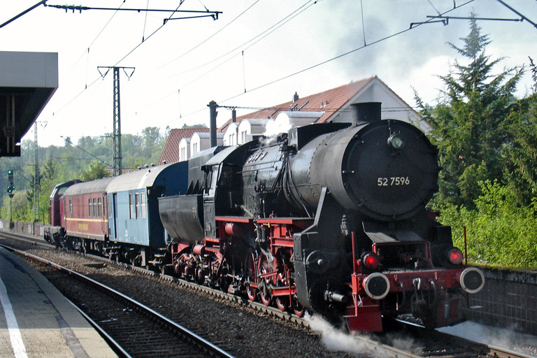 52 7596 mit DbZ 91600 bei km 16,8 (Mai 2012)