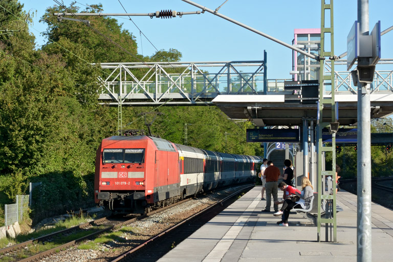 101 079 mit IC 184 bei km 14,2 (September 2013)