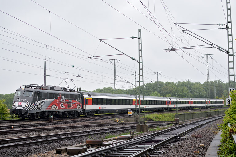 115 509 mit IC 184 bei km 17,0 (Juni 2013)