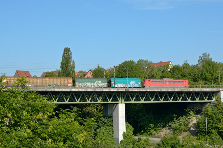 151 102 mit EK 56171 bei km 14,6 (Juni 2013)
