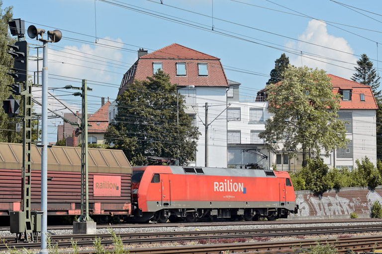 152 076 mit EK 56165 bei km 15,4 (Juni 2013)