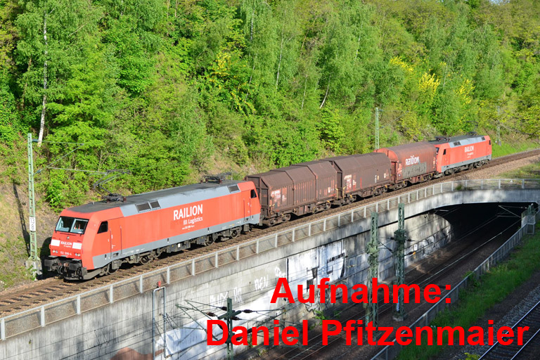 152 096 mit EK 56171 bei km 13,8 (Mai 2013)