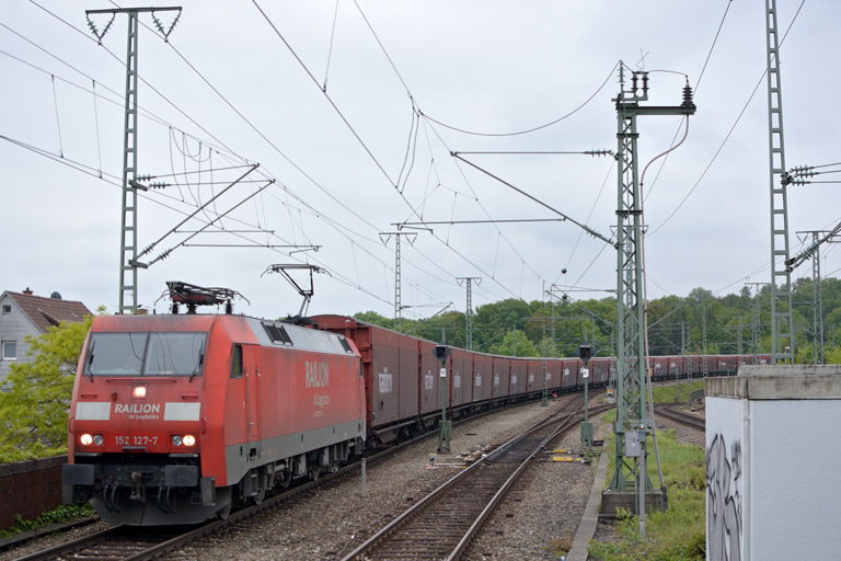 152 127 mit GA 60084 bei km 16,8 (Mai 2013)