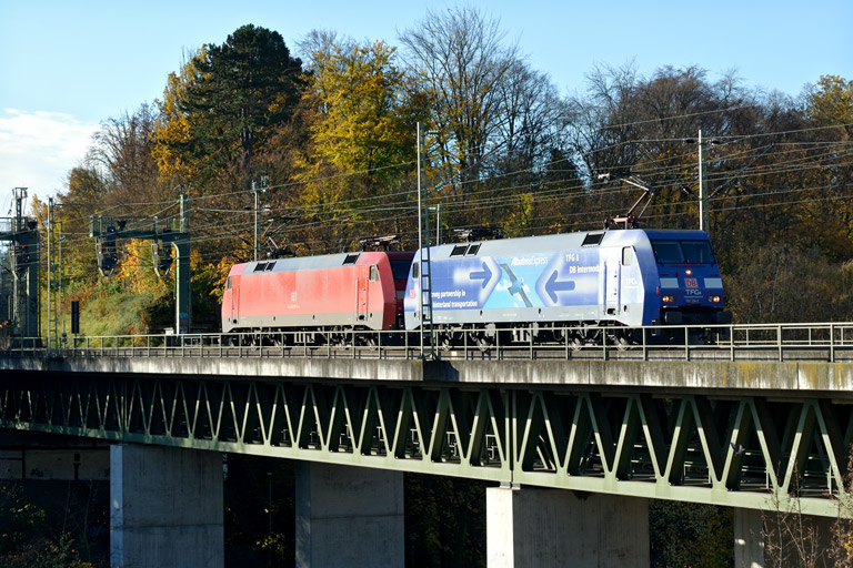 152 134 und 152 031 bei km 14,6 (November 2013)