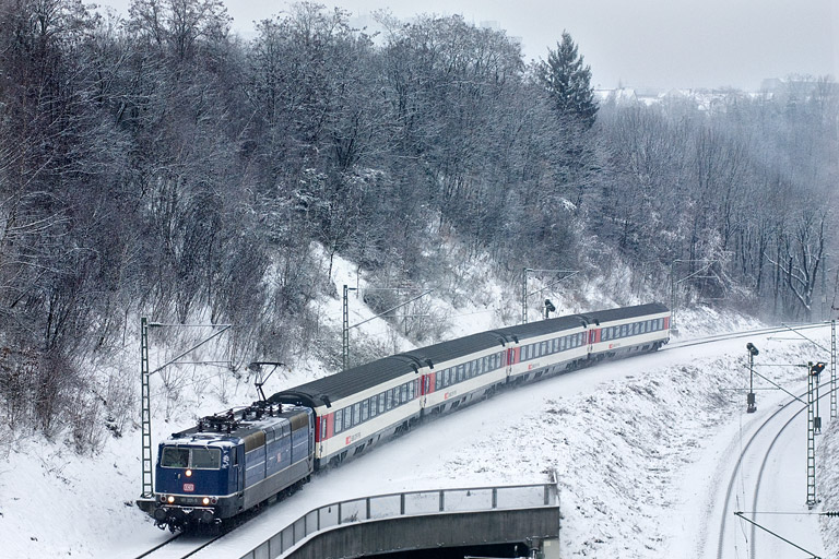 181 201 mit IC 181 bei km 13,8 (Februar 2013)