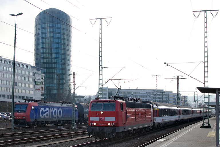 181 214 mit IC 280 bei km 15,6 (Januar 2013)