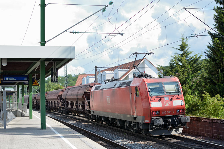 185 005 mit EZ 44691 bei km 16,8 (Juni 2013)