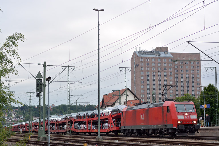 185 015 mit GA 60084 bei km 15,6 (Juni 2013)