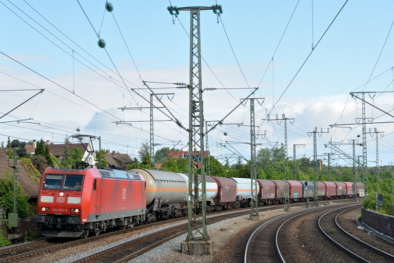 185 075 mit EK 56171 bei km 16,6 (Mai 2013)