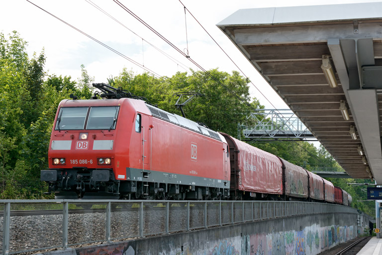 185 086 mit EZ 44695 bei km 14,0 (Juni 2013)