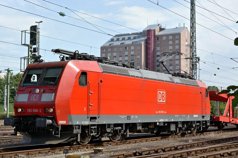 185 088 mit GA 62537 bei km 15,8 (August 2013)