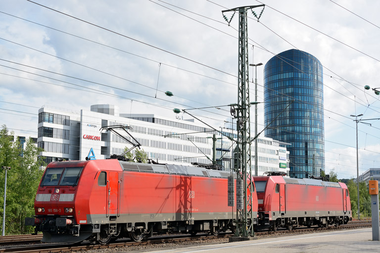 185 158 und 185 348 bei km 15,6 (Juni 2013)