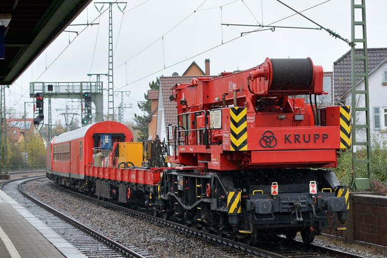 185 166 mit Hilfsz 99970 bei km 16,8 (November 2013)