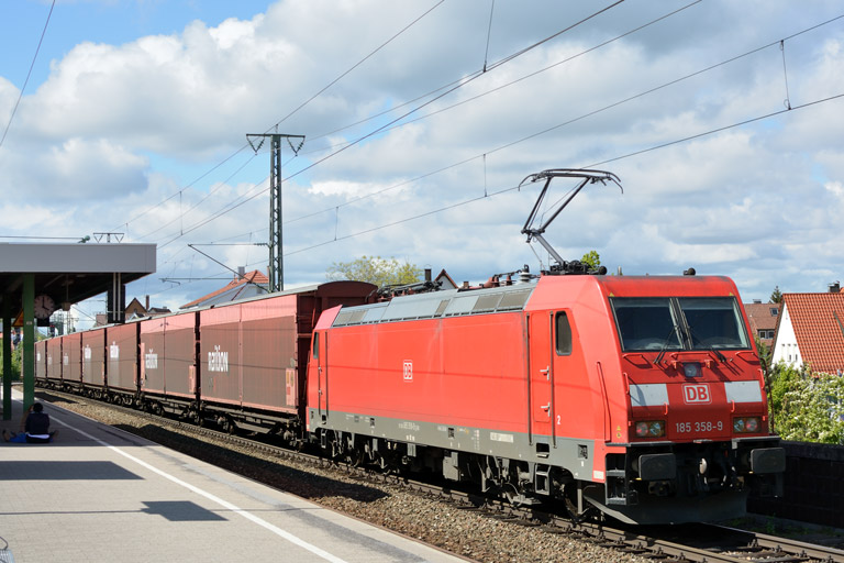 185 358 mit GA 60082 bei km 16,8 (Mai 2013)