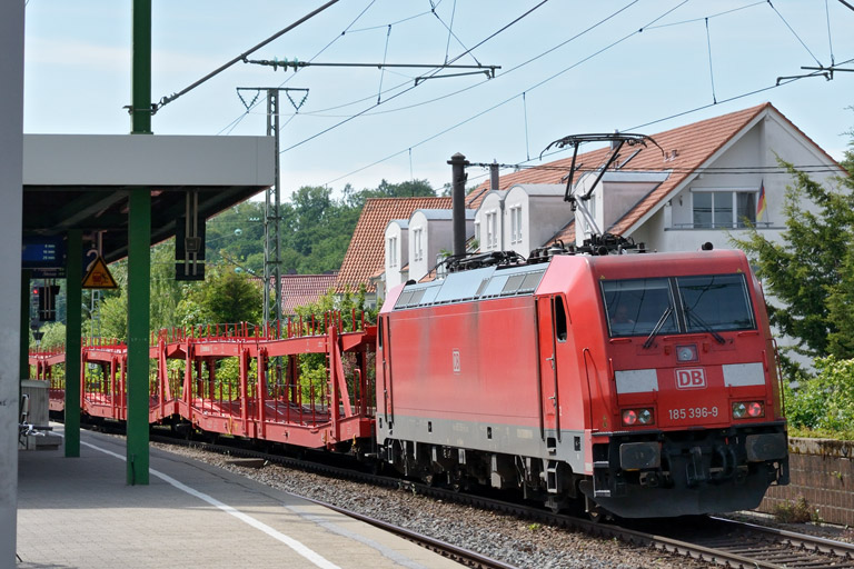 185 396 mit EK 56165 bei km 16,8 (Juni 2013)