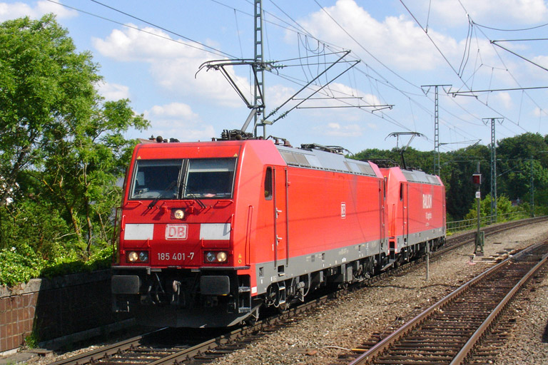 185 401 und 185 305 bei km 16,8 (Juni 2013)