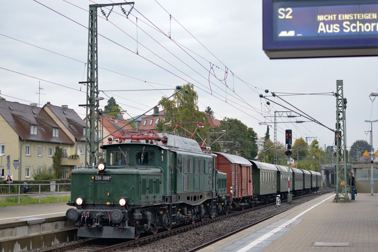 E94 088 mit DPE 25044 bei km 15,6 (September 2013)
