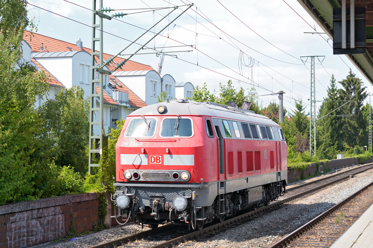 218 824 bei km 16,8 (August 2013)