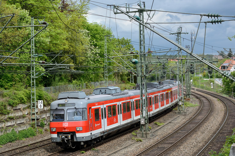 420 400 als S2 bei km 14,8 (Mai 2013)