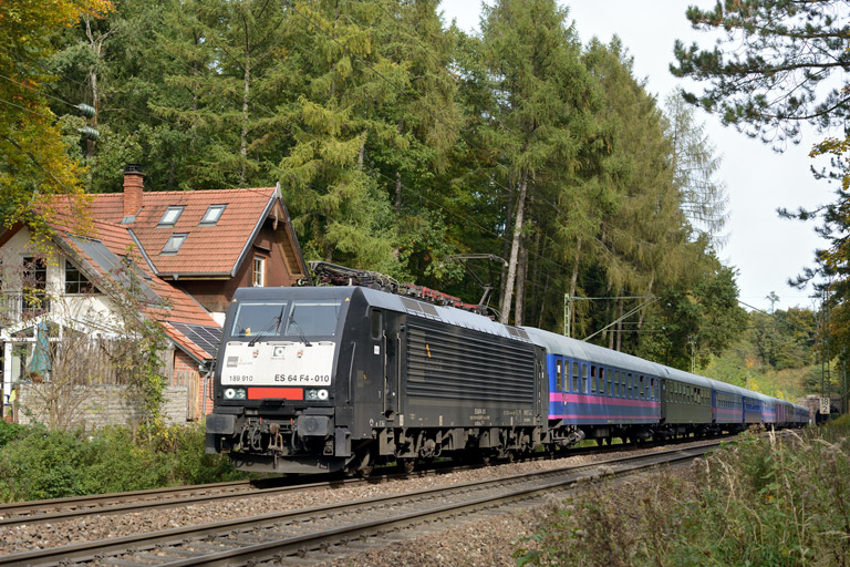 ES 64 F4-010 mit DPE 88618 bei km 18,2 (Oktober 2013)