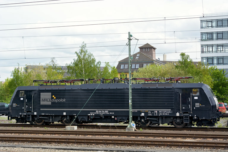 ES 64 F4-083 bei km 15,6 (Mai 2013)