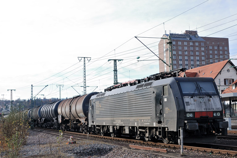 ES 64 F4-083 bei km 15,6 (Dezember 2013)