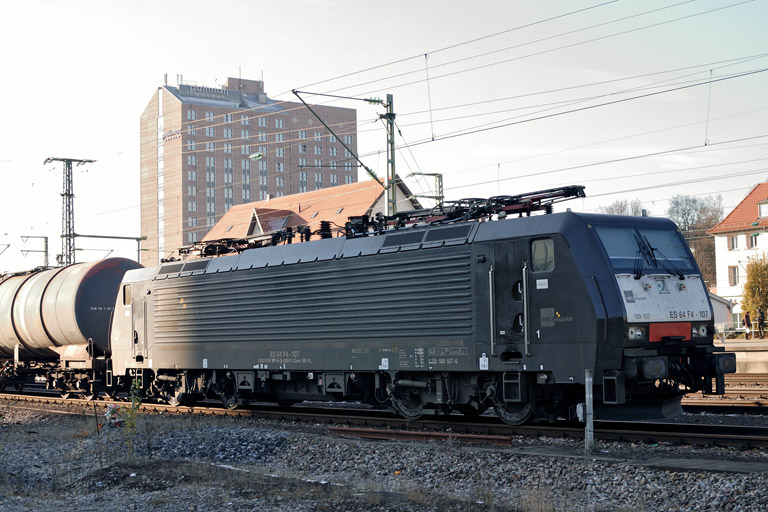 ES 64 F4-107 bei km 15,6 (November 2013)