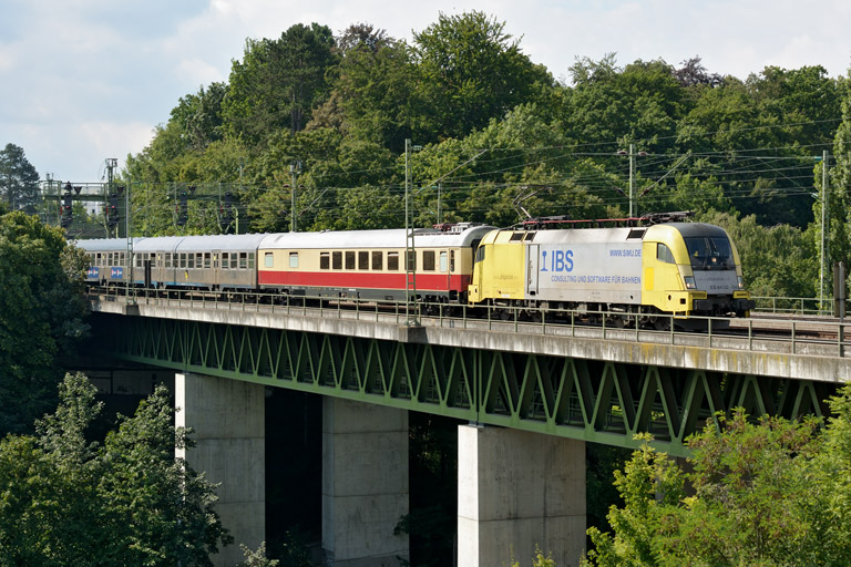 ES 64 U2-096 mit DPE 84183 bei km 14,6 (August 2013)