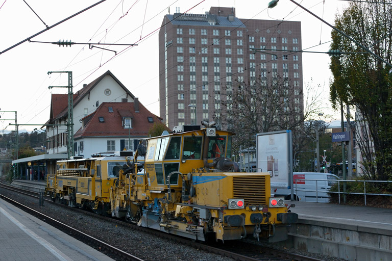 Gleisstopfmaschine bei km 15,6 (November 2013)