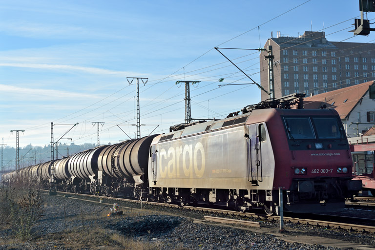 482 000 bei km 15,6 (Dezember 2013)