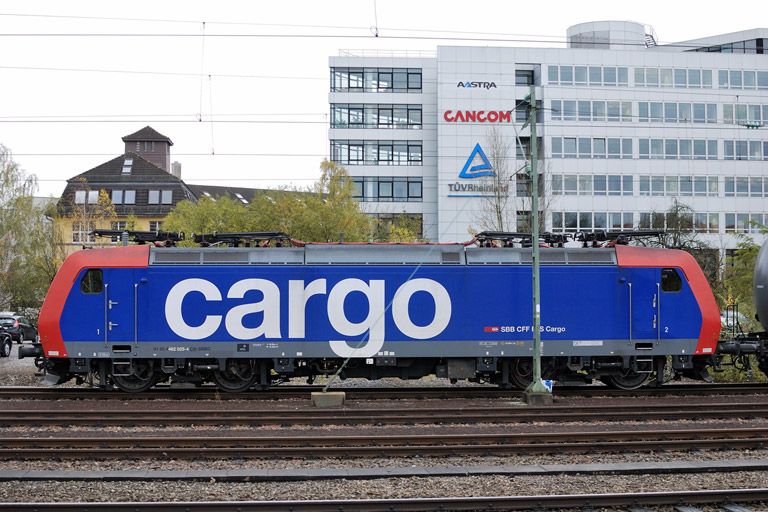 482 025 bei km 15,6 (November 2013)