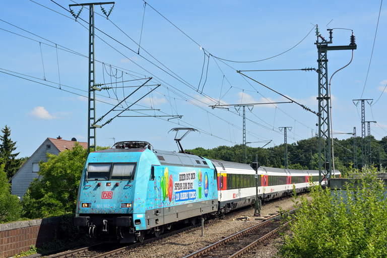 101 102 mit IC 186 bei km 16,8 (Juni 2014)